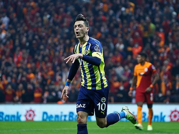 2021 yılında Türkiye'ye gelip önce Fenerbahçe ardından da Başahşehir'e transfer olan Özil milliyetçi söylemiyle vatandaşlığı bulunduğu Almanya'dan tepki görmüştü.