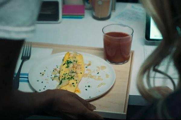 Yayınlandığı ilk günden beri 9. bölümde görülen "patates cipsli omlet" tarifi ise sosyal medyanın gündemine oturdu...