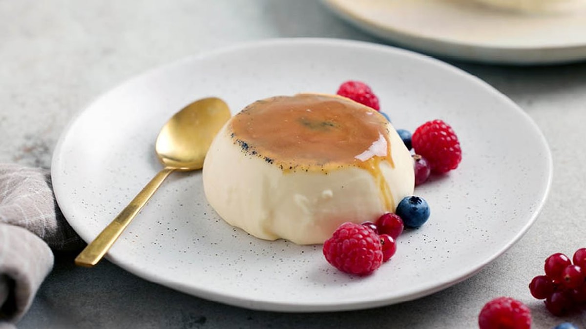 Panna Cotta Nedir? Tarifi ve Püf Noktalarıyla En Lezzetli Panna Cotta