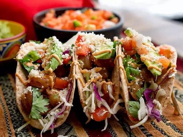12. Meksika'da yemek yerken ellerinizi kullanın. Özellikle de taco yerken.