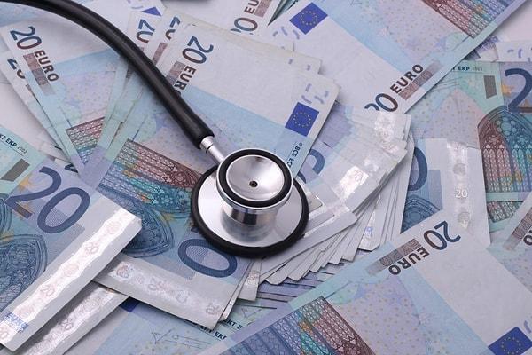 4. Almanya'da doktorlar 183 bin dolar yıllık ortalama maaş alırken, aylık 15 bin 250 dolar, TL bazında da 410 bin 835 lira ediyor.