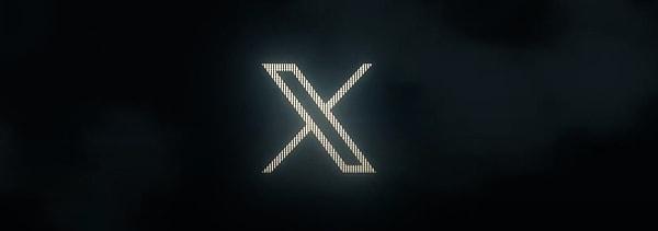 Yeni logo, siyah bir arka plan üzerinde beyaz stilize edilmiş bir "X" olarak karşımıza çıkıyor ve artık bir şirket çalışanını simgeleyen bir rozet olarak da kullanılıyor.
