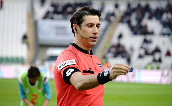 8. TFF, Süper Lig hakemlerinden Ali Palabıyık'ın hakemliği bıraktığını, Hüseyin Göçek ve Suat Arslanboğa'nın ise VAR hakemi olarak görevlerine devam edeceğini açıkladı.