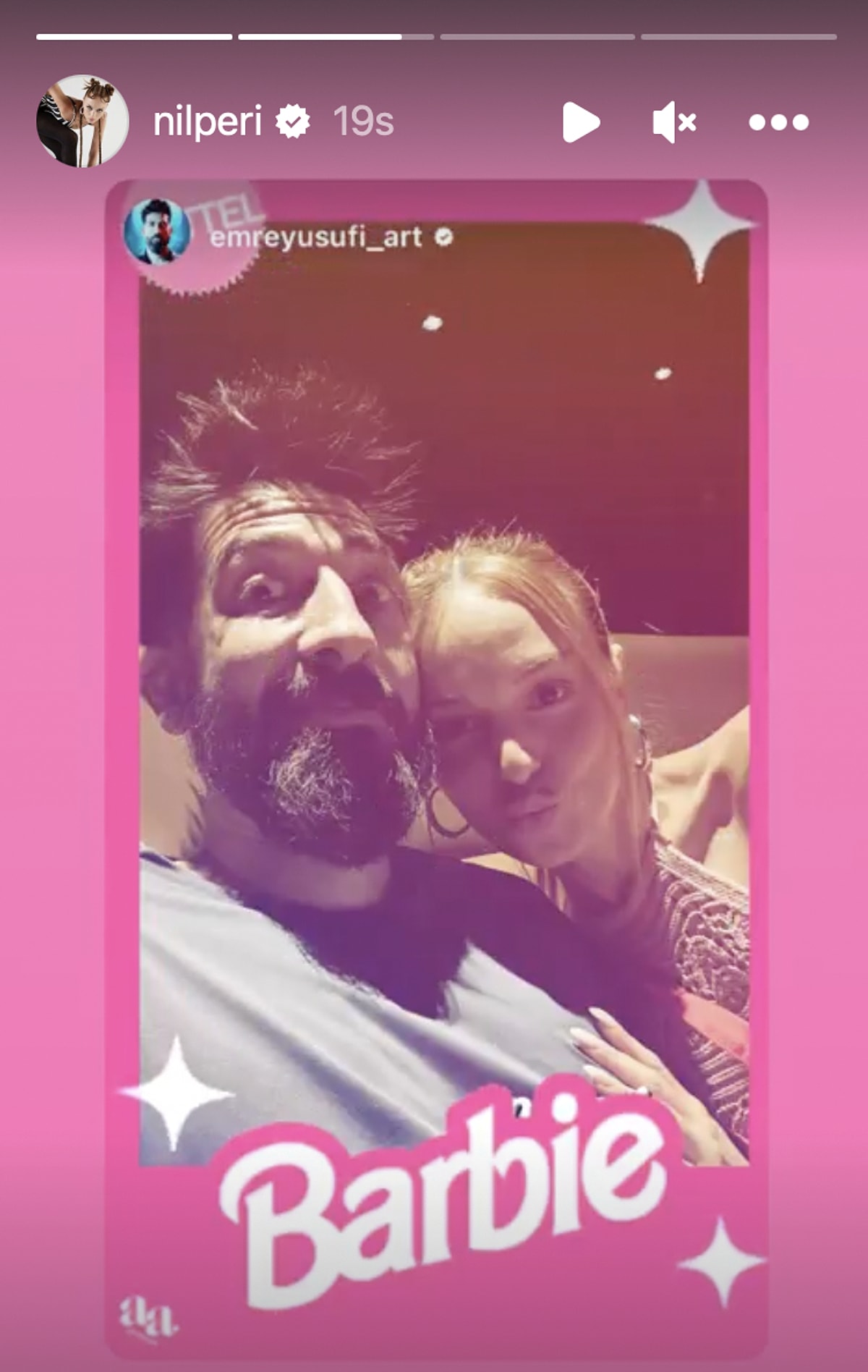 4. Nilperi Şahinkaya 'Barbie' filmine gitti. 