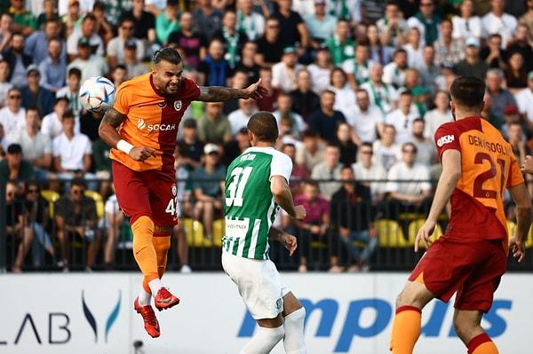 Galatasaraylılar, maçın ardından rakibini küçümseyen futbolcularını sosyal medyadan eleştirdi.