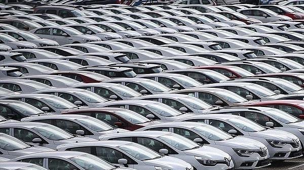 Türkiye’deki yüksek enflasyon ve kurdaki hızlı yükselişle otomobili yeniden cazip ve güvenli bir yatırım aracına dönüştürmüş, bu durum otomotiv satışlarında ilk yarı rekoru getirmişti.