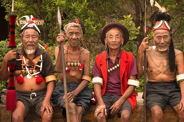 Konyaklar bugün hala Nagaland'de yaşıyor ve geleneklerini devam ettiriyorlar.