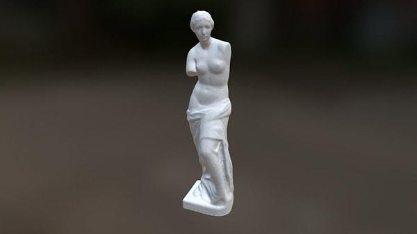 3. Venus de Milo, dünyanın en sevilen heykellerinden biri olmadan önce yüzyıllarca Yunanistan'ın Melos adasında gömülü kaldı. Ardından bir köylü tarafından keşfedildi.