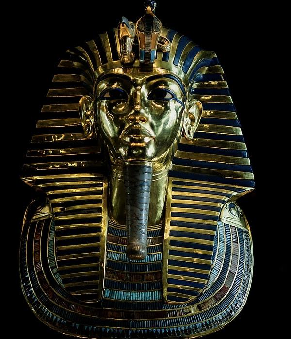 25. Arkeolog Howard Carter, Kral Tutankamon'un mezarını arayarak yıllarını harcamıştı. Aslında o kadar kötü gidiyordu ki, finansmanı kesilmek üzereydi.