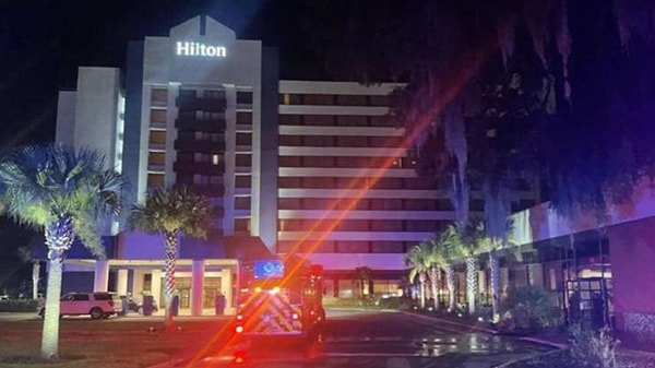 ABD’nin Florida eyaletine bağlı Ocala kentinde annesiyle tartışan 16 yaşındaki Isabella Faith Adeline Garcia, sinirlenip kaldıkları 9 katlı otelde yangın çıkardı.