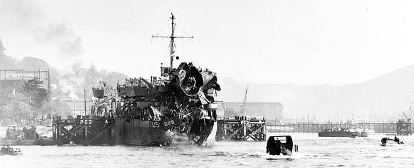 Tiger Tatbikatı 28 Nisan 1944 sabahı trajik bir hal aldı. Asker ve teçhizat taşıyan çıkarma gemilerinden oluşan bir konvoy, Manş Denizi'nde bir grup Alman E-botu tarafından pusuya düşürüldü.