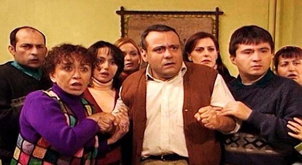 2000-2003 yılları arasında TRT 1 ekranlarında yayınlanan Yedi Numara, Türk televizyonlarının gördüğü en güzel dizilerden biri.