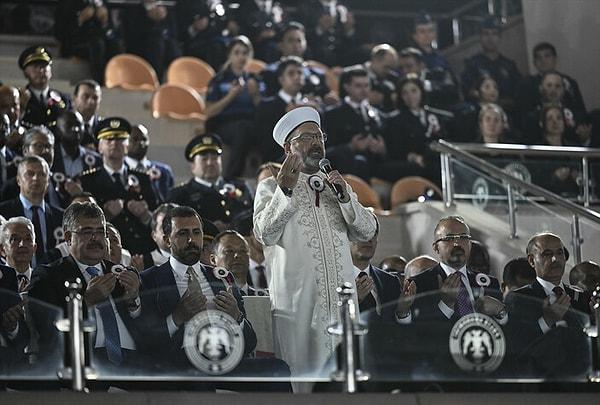 Törende, Cumhurbaşkanı Erdoğan'ın açıklamalarının ardından Diyanet İşleri Başkanı Ali Erbaş söz alarak dua etti.