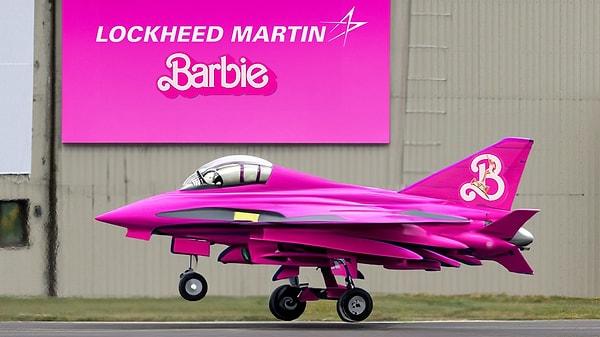 10. Teknoloji ve havacılık şirketi Lockheed Martin, Barbie tasarımlı uçaklarını tanıttı!