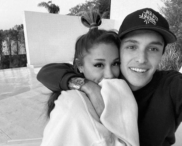 Dünyaca ünlü şarkıcı Ariana Grande, son zamanlarda eşi Dalton Gomez ile evliliklerinde çatırdamalar ile gündeme geliyordu.