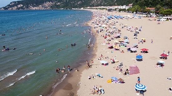 Bartın'da Denize Girmek Yasaklandı: 'Şiddetli Rüzgar ve Yoğun Yağış Nedeniyle Denizlere Girişleri Kapatıyoruz'