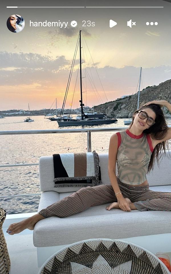 15. Hande Erçel, Yunanistan tatilinden paylaşım yaptı.