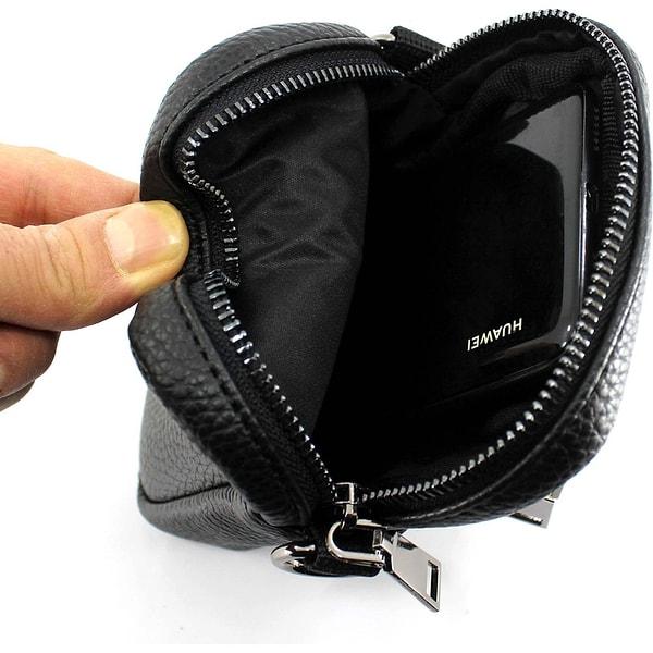 15. Ayarlanabilir omuz askılı erkek çantası, aynı zamanda kemere takılarak bel çantası olarak da kullanılabiliyor.