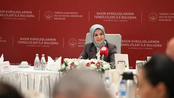 Nafaka tartışmaları sürerken Aile ve Sosyal Hizmetler Bakanı Mahinur Özdemir Göktaş'tan konuya ilgin açıklama geldi, Göktaş süresiz nafaka uygulamasının kabul edilebilir olmadığını söyledi.