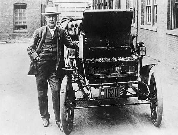 6. Thomas Edison ilk elektrikli araba ile, 1895👇