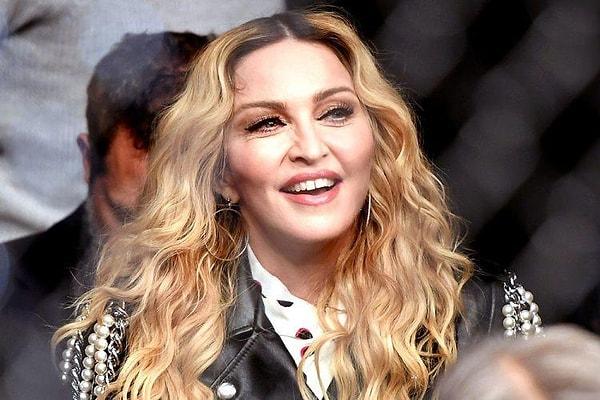 Madonna, tedavisinin ardından taburcu edilmiş ve ilk kez New York sokaklarına görüntülenmişti.
