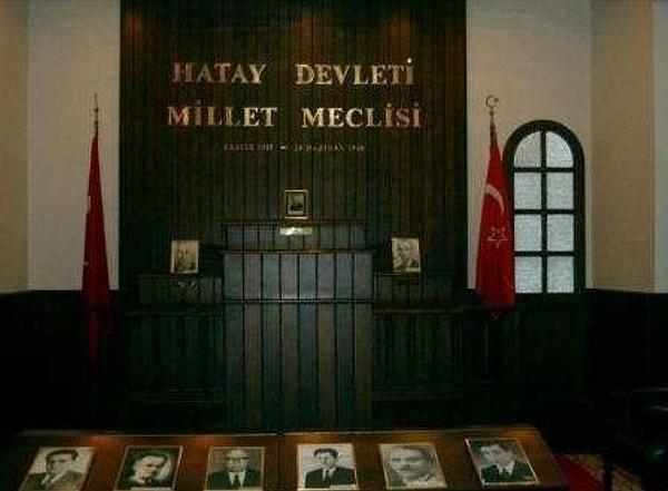 Paşa, İskenderun sınırına gidip askerleri denetleyecek ve gövde gösterisi yapacaktı. 20 Mayıs 1938'de Atatürk, trenle Mersin'e gitti. Oradan da Adana'ya geçti. Birlikleri denetledi. Dünyaya "hasta değilim" mesajı veriyordu, halbuki birlikleri denetlediği o anlarda için için eriyordu.
