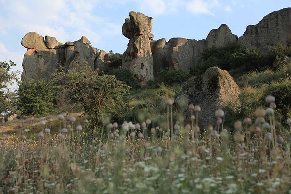 Ayazini Kaya Mezarları: Gizemli Bir Geçmişin İzleri