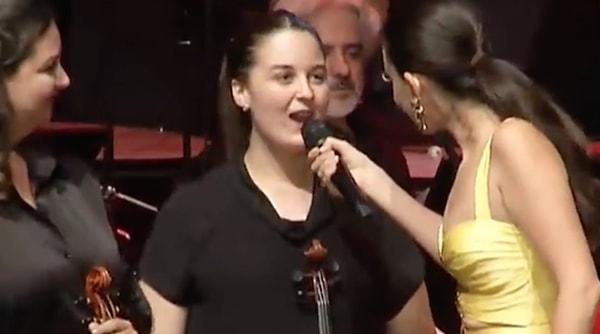 Rahatsızlanan sanatçıların yerine kimlerin geçebileceği düşünürken akıllarına orkestranın keman sanatçısı Zeynep Soyberk'in konservatuar öğrencisi olan 16 yaşındaki kızı Nehir Mandıracı geldi.