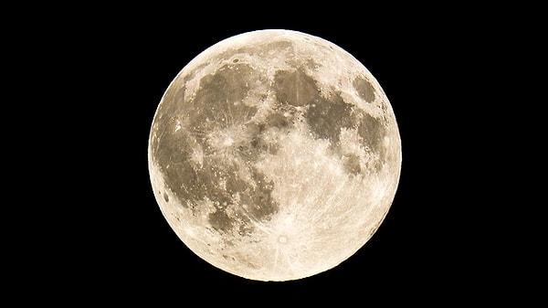 Dün gece gökyüzündeki devasa ayın görüntüsünü kaydeden muhabirlerin ülkenin dört bir yanından paylaştıkları manzaraları sizler için derledik!