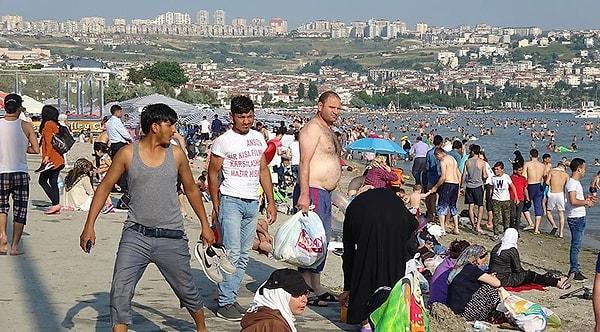 Türk toplumunun sosyal yapısı ülkeye artan Orta Doğulu göçlerinden sonra karmaşık bir hale geldi. Özellikle ülke ekonomisinin bozulması sonrasında toplumda Suriyeli sığınmacılara tepkiler giderek artıyor.