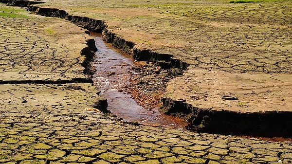 Küresel ısınmayı yavaşlatma konusunda öne sürülen çözüm yollarından biri, Dünya'yı Güneş'in bir kısmından korumak adına bir tür güneş "şemsiyesi" kullanma fikri oldu.