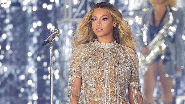 Ancak Beyonce, salı gecesi Boston'daki konserinde Lizzo'nun ismini şarkı sözlerinden çıkardı.