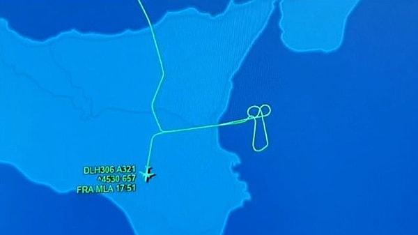 Uçak bunun ardından Sicilya'nın doğu kıyısında gökyüzünde yaklaşık 16 dakika boyuna manevra yapıp Malta'ya doğru gitmeye başladı. Bu esnada uçuş rotasıyla pilotun penis çizildiği görüldü.