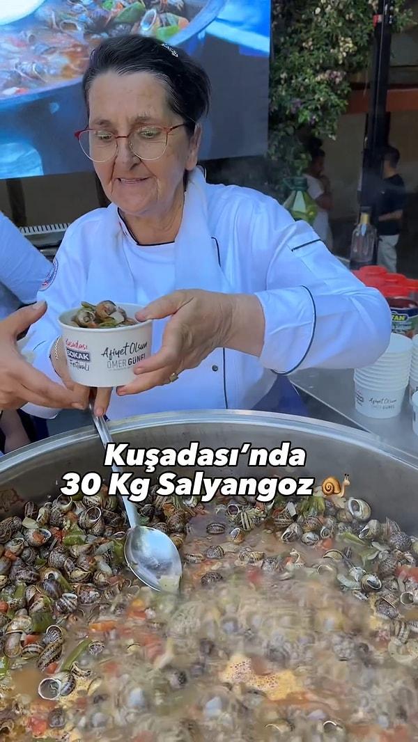 Kendisi Kuşadası'nda kilolarca salyangozu envai çeşit sosla marine edip yemek olarak satıyor.