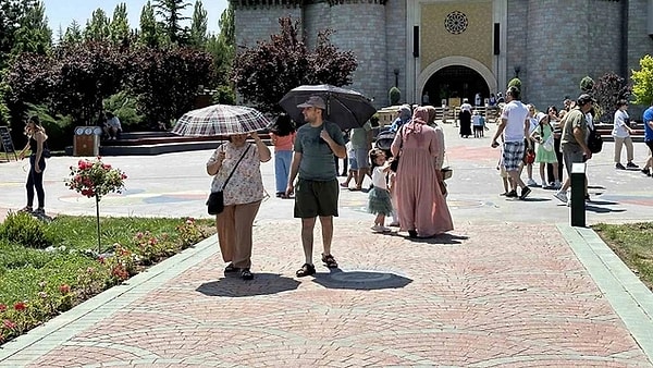 Yaz aylarında bıkmış ve isteksiz hissedenler el kaldırsın! Bu sıcakta yaşama sevinci mi kalır?