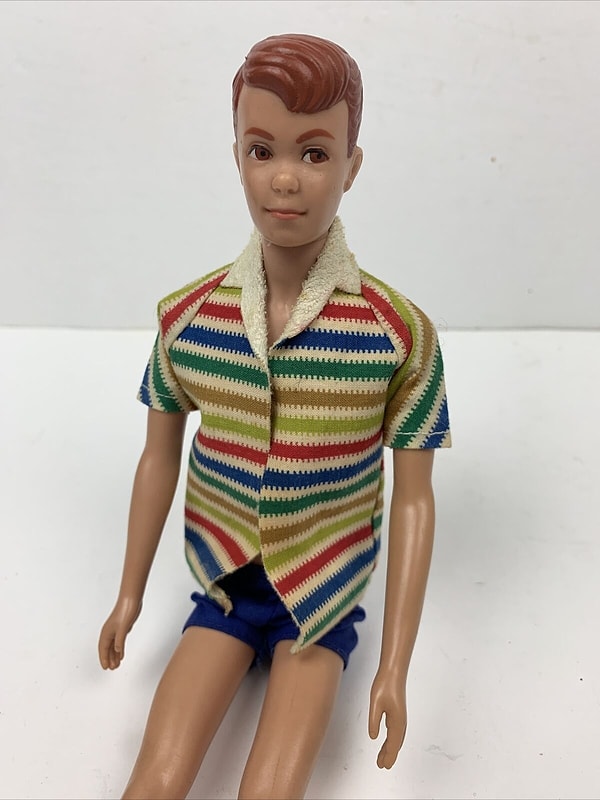 1964'te ise Mattel, Barbie ve Ken'in en iyi arkadaşı olan Allan'ı tasarladı.