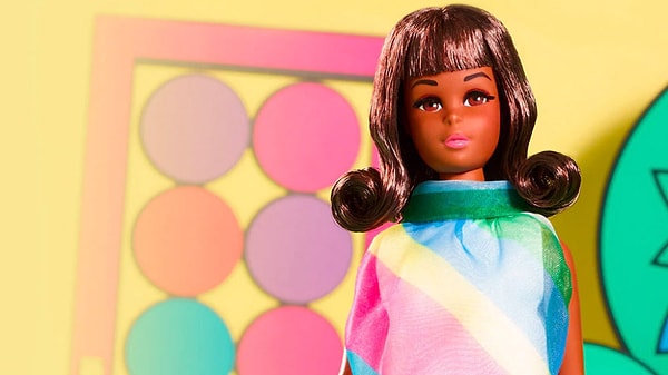 Bu değişime hızla adapte olan Mattel, 1967'de Barbie'nin modern kuzeni Francie'yi İngiltere'den piyasaya sürerek gençlerin ilgisini yeniden kazanmayı başardı.