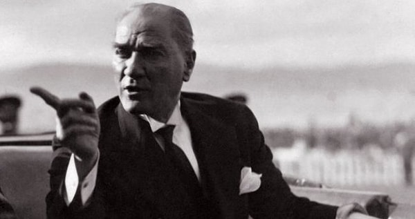 Mustafa Kemal Atatürk’ün sevdiği şarkılar hangileridir, diye sorarsanız "Fikrimin İnce Gülü" cevabını alırsınız.