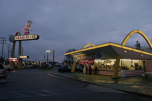 14. Kaliforniya'da bulunan dünyanın en eski McDonald's restoranı👇