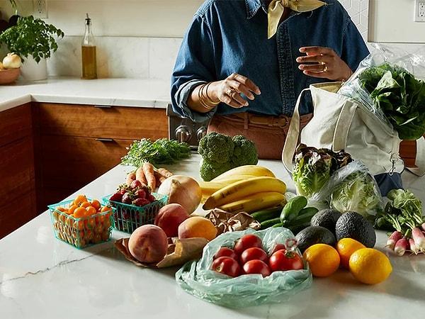 8. Aldığınız sebze ve meyveleri markette korunduğu gibi saklayın. Markette buzdolabından aldıysanız, evde de buzdolabına koyun.