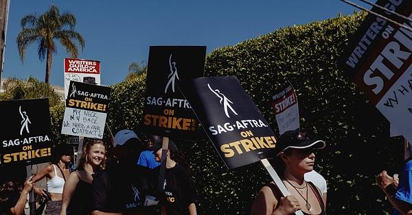 Geçen ay greve giden 160.000 oyuncuyu temsil eden SAG-AFTRA ile henüz bir görüşme planlanmadı.