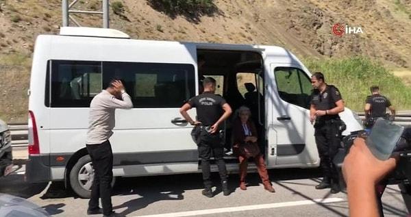 Kemal Kılıçdaroğlu’nu takip eden gazetecilerin bulunduğu minibüs de kazaya karıştı ve 2 gazeteci yaralandı.