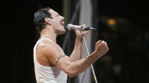 Yapay zeka teknolojisi kullanılarak Freddie Mercury'e Aşkın Nur Yengi'nin efsane şarkısı 'Yalancı Bahar' söyletildi.