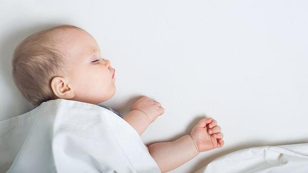 Bebek masajı, özellikle kolik sorunu yaşayan miniklerin rahatlama sürecine büyük katkı sağlar.