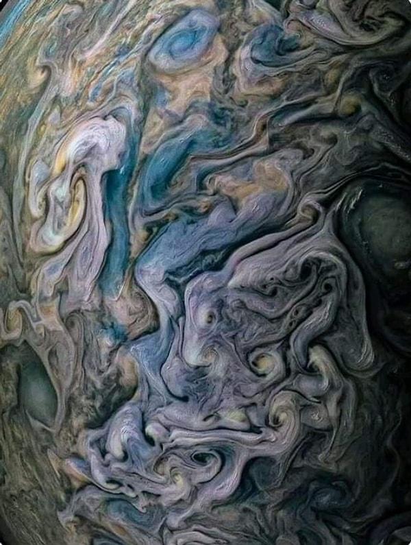 2. Jüpiter'in şimdiye kadar yakalanmış en yakın görüntüsü 👇