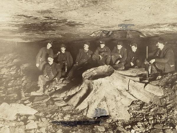 8. 1918 yılında kömür madeninde çekilmiş bir fotoğraf 👇