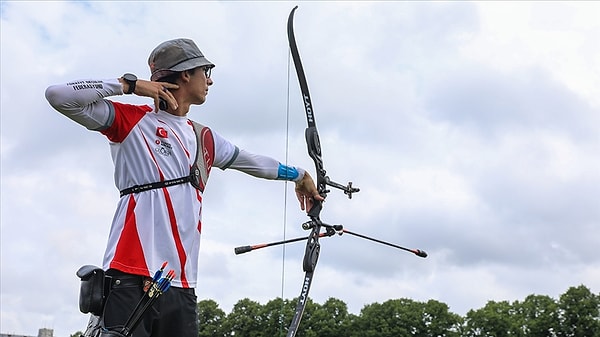 Paris Olimpiyatları'nda ülkemizi temsil edecek olan Mete Gazoz, finalde ise Kanadalı Eric Peters'i 6-4 yenerek, dünya şampiyonu oldu.