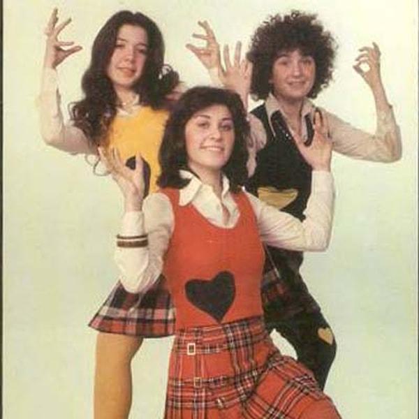 1975 Eurovision Şarkı Yarışması'na katılmaya hazırlanan Cici Kızlar'ın aday şarkısı ise ünlü "Delisin" parçasıydı.