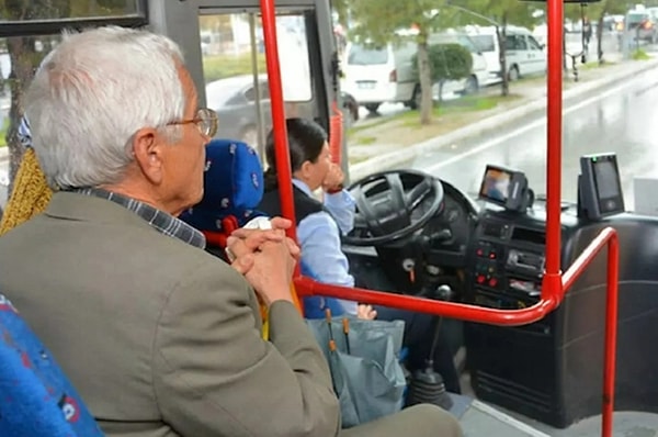 Daha önce de Burdur’da toplu taşıma hizmeti veren Burdur Özel Halk Otobüsleri Kooperatifi, yaptığı yazılı açıklamada ücretsiz binişlerin bitirilmesi konusunda karar aldıklarını duyurmuştu.