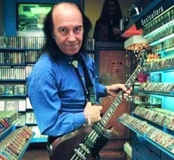 Türk Rock müziğinin efsane ismi Erkin Koray, 82 yaşında hayatını kaybetti.